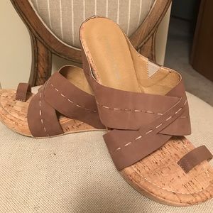 Donald J Pliner wedges